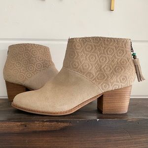 SALE‼️Toms Leila Embossed Leather Bootie tassle zipper low heel boots size 8.5